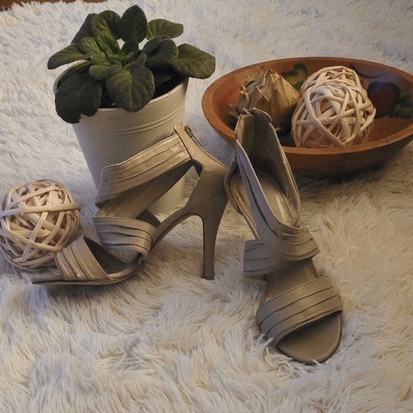 Shoes - Picture 3 of 4